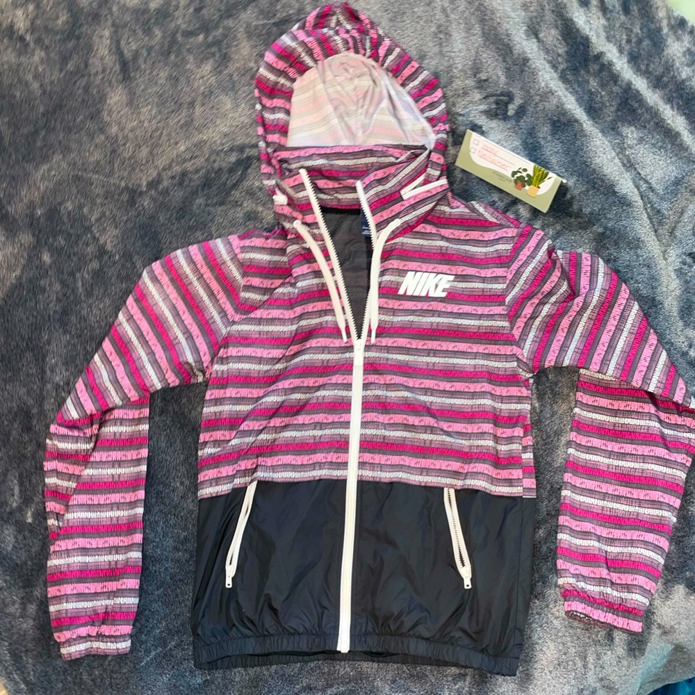NIKE Women’s Windbreaker
